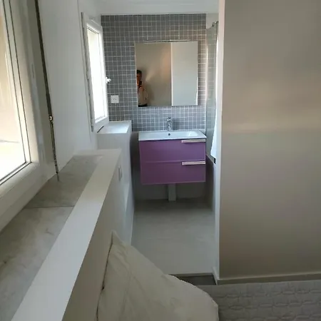 3 Rooms, 2 Bathrooms, In A Villa. Lightfull, Quiet And Charm