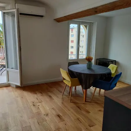 Apartment 3 Rooms, 2 Bathrooms, In A Villa. Lightfull, Quiet And Charm *