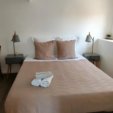 3 Rooms, 2 Bathrooms, In A Villa. Lightfull, Quiet And Charm * Cannes