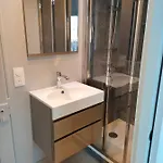 3 Rooms, 2 Bathrooms, In A Villa. Lightfull, Quiet And Charm شقة كان