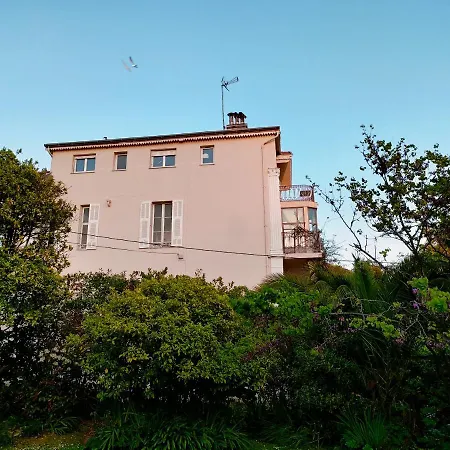 3 Rooms, 2 Bathrooms, In A Villa. Lightfull, Quiet And Charm Appartement Cannes