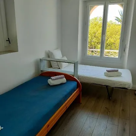 Apartment 3 Rooms, 2 Bathrooms, In A Villa. Lightfull, Quiet And Charm Cannes