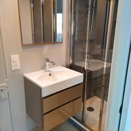 3 Rooms, 2 Bathrooms, In A Villa. Lightfull, Quiet And Charm Lägenhet Cannes